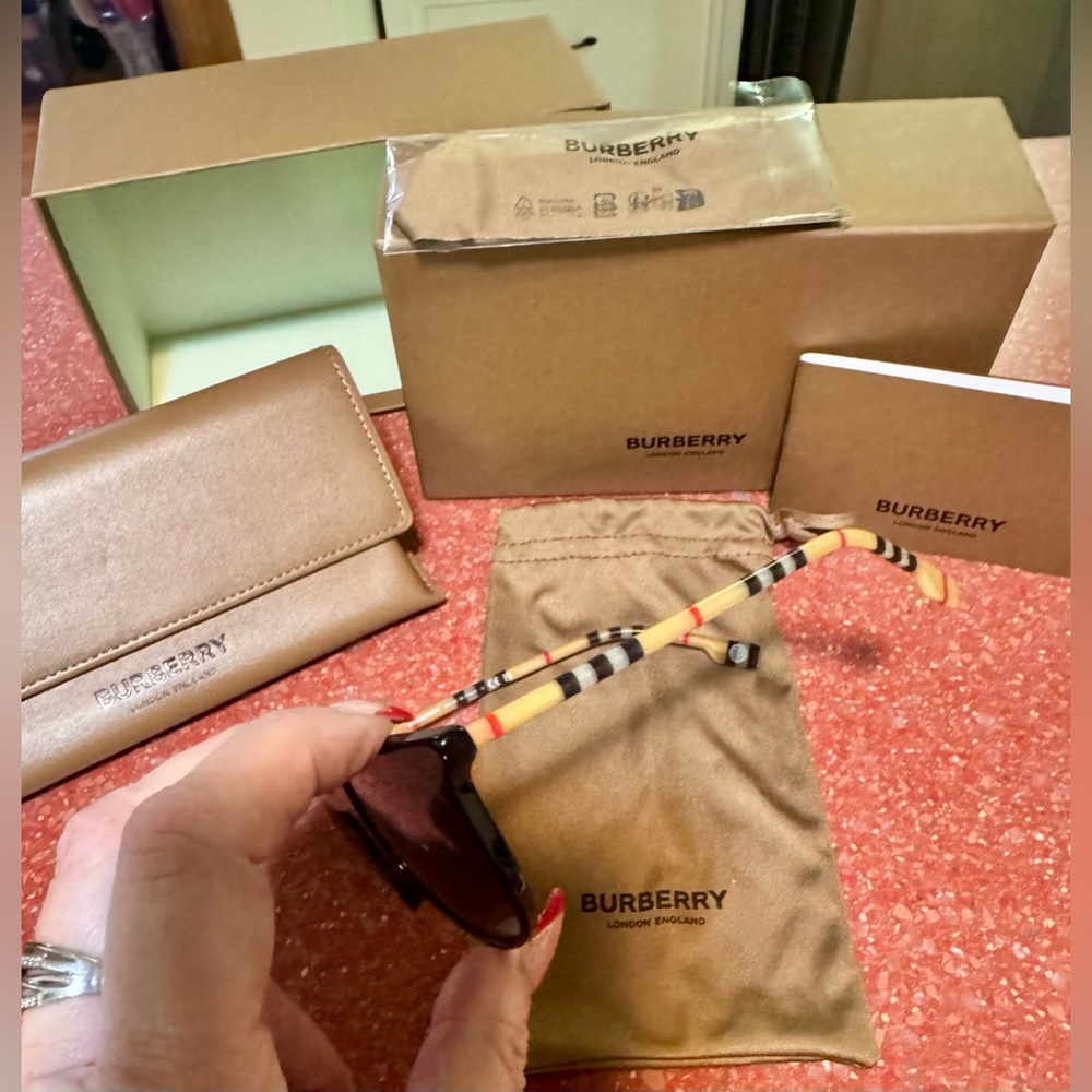 Burberry NEW Grey Gradient Sunglasses with Box, & Case - Picture 3 of 10